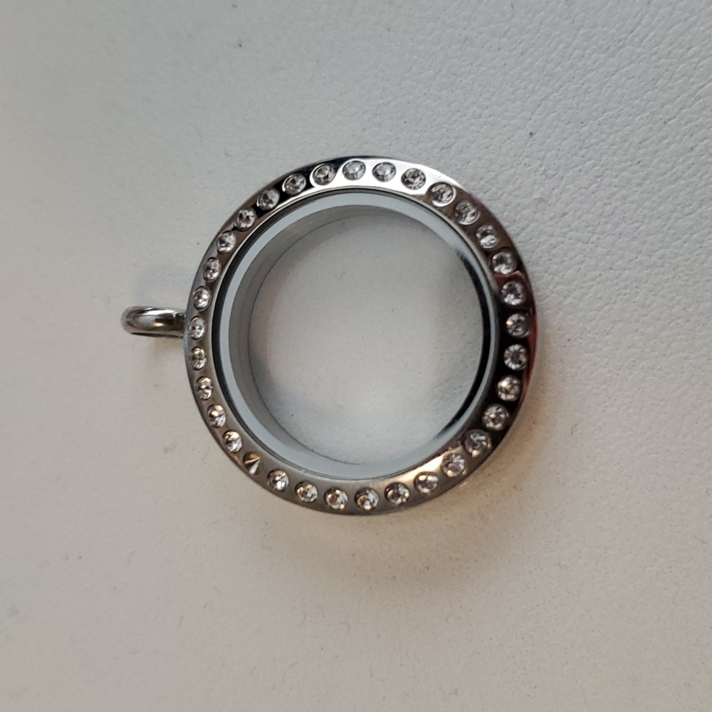 Sliver, clear crystals, medium hinged living locket Origami Owl